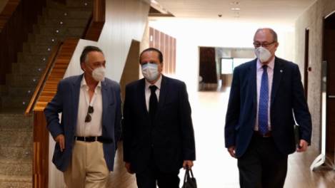 Los consejeros y el presidente, en el Parlamento